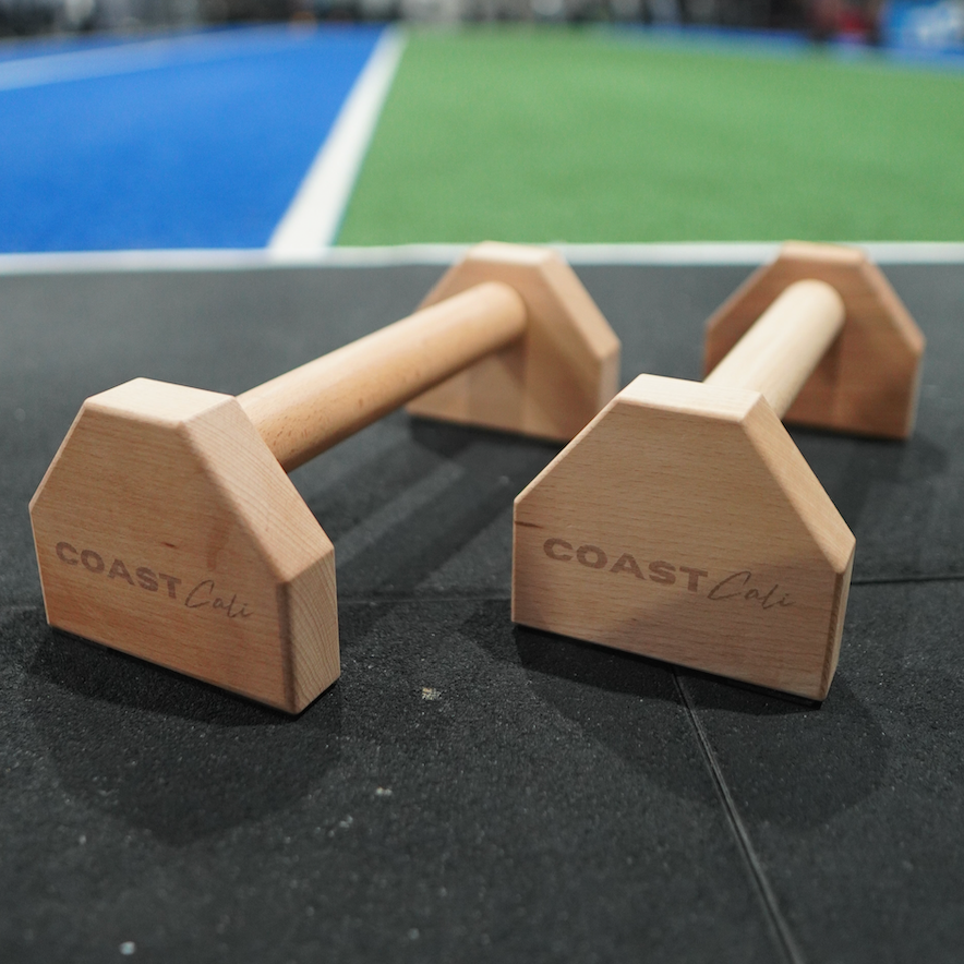 Anti-slip rubber base on 30cm calisthenics parallettes for secure grip during handstand training